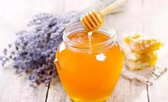 蜂蜜應(yīng)該怎么喝才正確（蜂蜜對(duì)男性性功能有什么好處）